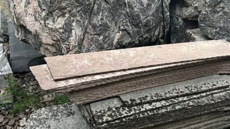 上海透光石与亚克力：材质之别，应用之道**
